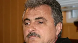 Mihălcioiu: Doi marinari români se află la bordul navei britanice capturată de piraţii somalezi