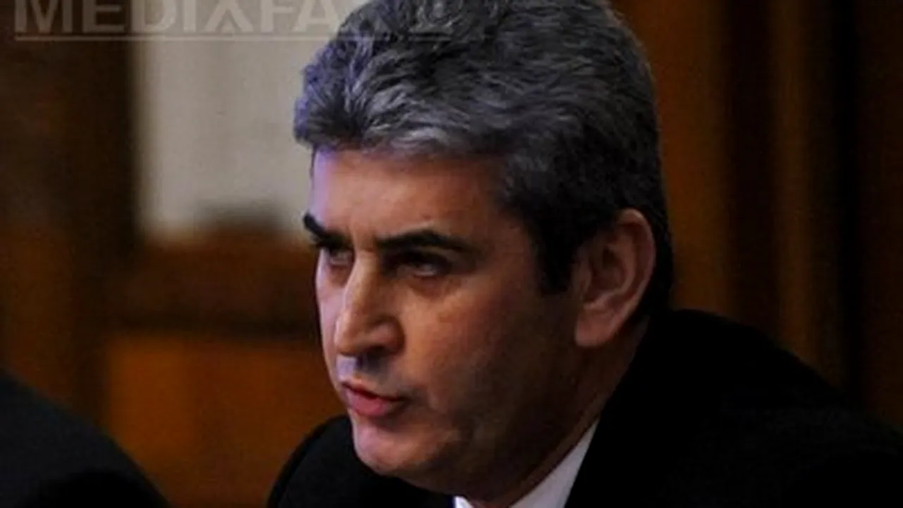 Ministrul Apărării l-a botezat pe copilul unuia dintre militarii ucişi în Afganistan