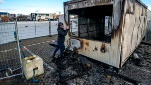 Proteste în Olanda împotriva restricţiilor. Un centru de testare COVID-19 a fost incendiat