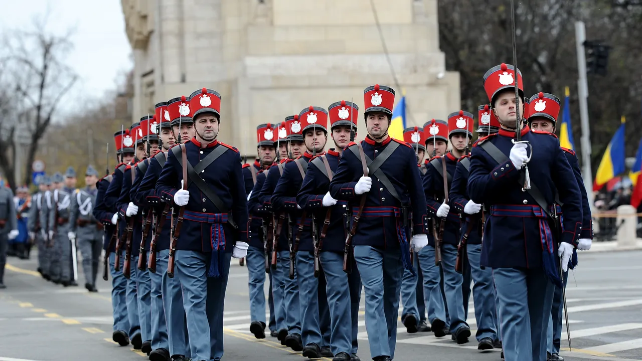 Incident, la parada de Ziua Naţională. Două persoane au încercat să forţeze filtrul jandarmilor din Piaţa Charles de Gaulle