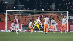 Rapid București învinge la limită pe Metaloglobus și ajunge pe primul loc în Superliga
