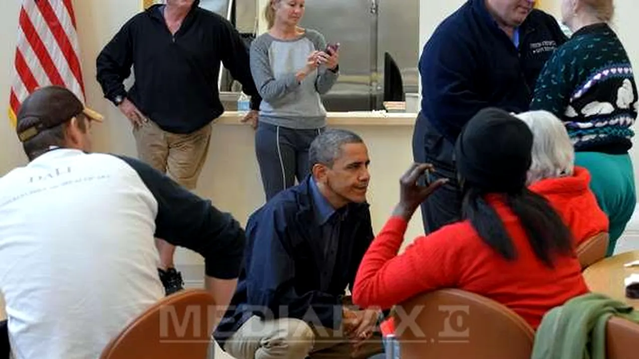 Obama s-a întâlnit cu persoane sinistrate de către ciclonul Sandy, cu şase zile înainte de alegeri