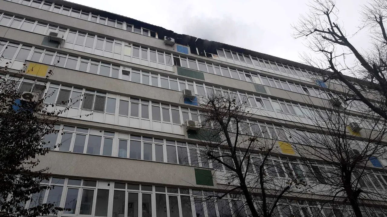 INCENDIU într-un bloc de pe Bulevardul Ion Mihalache din Capitală/ ISU: Un locatar a fost găsit mort | FOTO