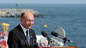 Băsescu se află la Constanţa, unde filmează un interviu pentru CNN în terminalul portuar