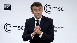 Macron: Rusia trebuie înfrântă în Ucraina, dar nu zdrobită