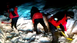 Risc foarte ridicat de avalanşe în Munţii Retezat. Au avut deja loc două alunecări masive de zăpadă - VIDEO