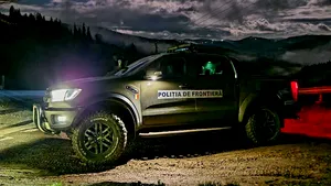 Poliţişti de frontieră, răniţi de o călăuză în timpul unei acţiuni într-o parcare de pe A1