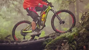 Iubitorii de cicloturism au motive de bucurie. Un traseu de mountain bike a fost îmbunătăţit în Botoşani