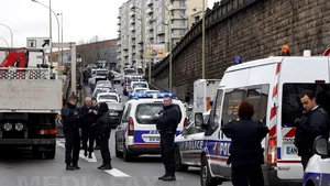 Un poliţist francez care ancheta atacul de la Charlie Hebdo s-a sinucis
