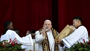 Papa Francisc trebuie să învețe din nou să vorbească după oxigenoterapie, spune un cardinal