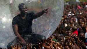 Akon va lansa cinci albume noi în 2015