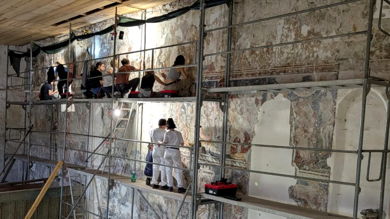 Cea mai mare frescă medievală din Transilvania și tezaur de 3.500 de ani, în satul cu șase biserici