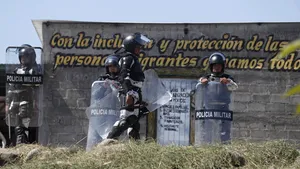 Un întreg departament de poliţie reţinut, după dispariţia unui activist. Nu este prima oară când poliţiştii „joacă” rolul de suspecţi 