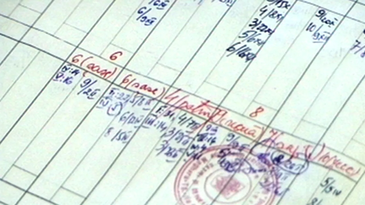 MECI: Dacă profesorii nu trec notele în catalog încalcă regulamentul şcolar