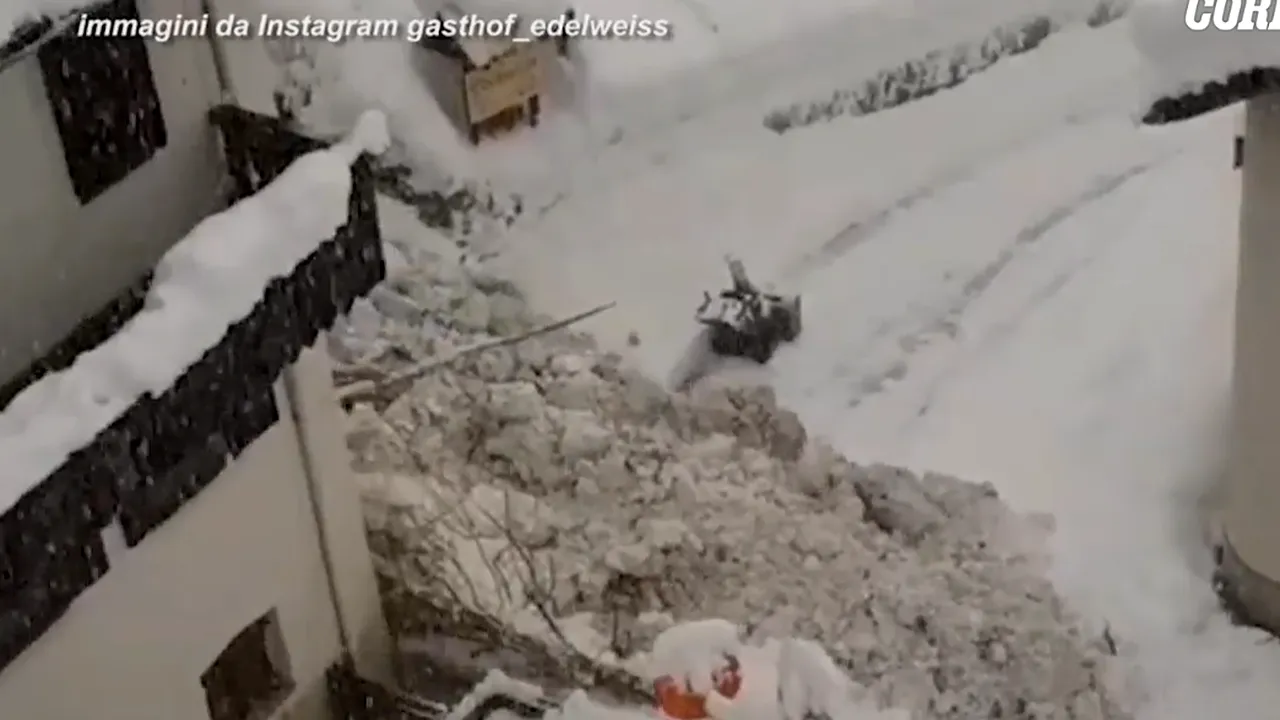 VIDEO. Momentul în care o localitate din nordul Italiei este lovită de o avalanşă. Pagube de 1 miliard de euro în Veneţia 