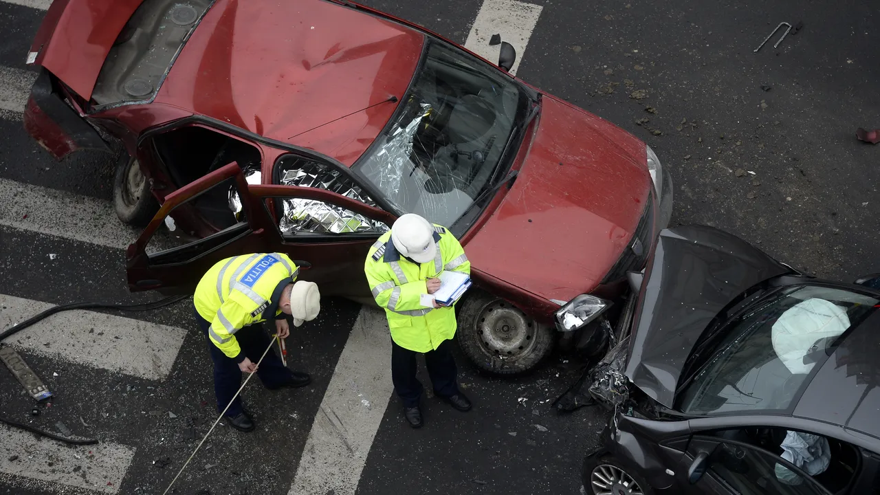 Accident în lanţ în Capitală. Şapte maşini, printre care o ambulanţă, tamponate