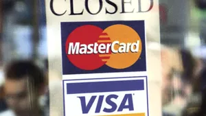 Gândul: Criza cardurilor de credit va lovi mai crunt decât criza bursieră