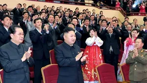 Unchiul lui Kim Jong-un a fost înlăturat cu forţa de la o reuniune şi şters din fotografii şi din imagini de arhivă - FOTO