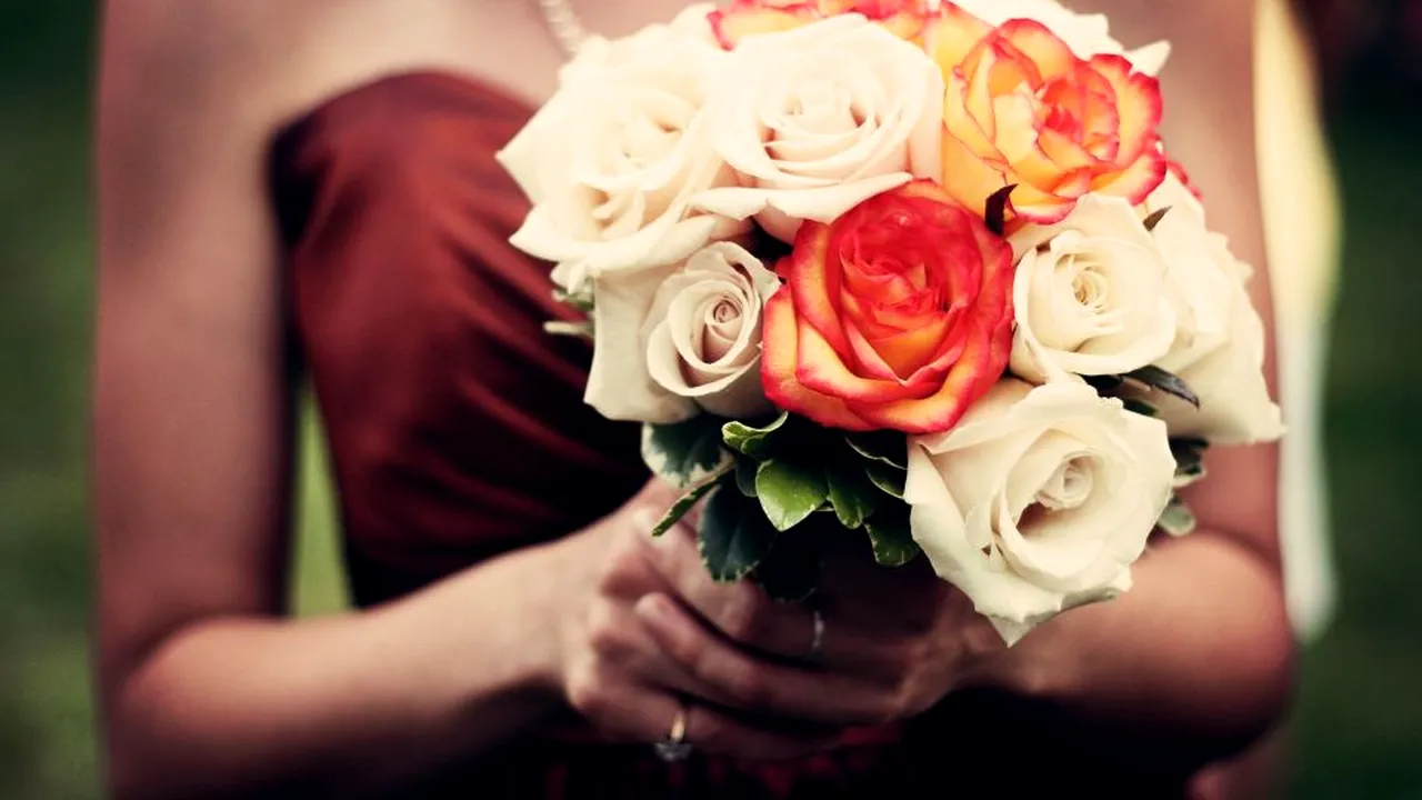 Cum realizezi un buchet superb de flori? 6 trucuri simple şi de efect
