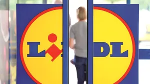 Vitrine cu fire de păr, alimente expirate şi insecte. ANPC a dat amenzi în valoare de peste 3,5 mil lei la Lidl 