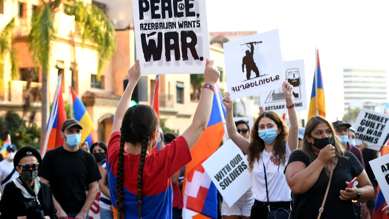 Proteste la consulatul Azerbaidjanului din Los Angeles
