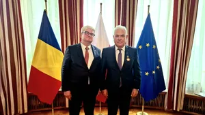 Fostul ministru al apărării, Angel Tîlvăr, decorat de președintele Poloniei