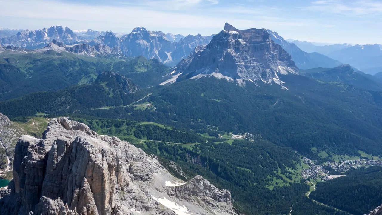 Staţiunile montane au devenit refugiul preferat al italienilor care fug de coronavirus. „Muntele e primitor, dar azi nu!”