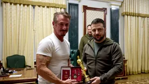 Sean Penn va prezenta în premieră un documentar cu Zelenski la Festivalul de film de la Berlin