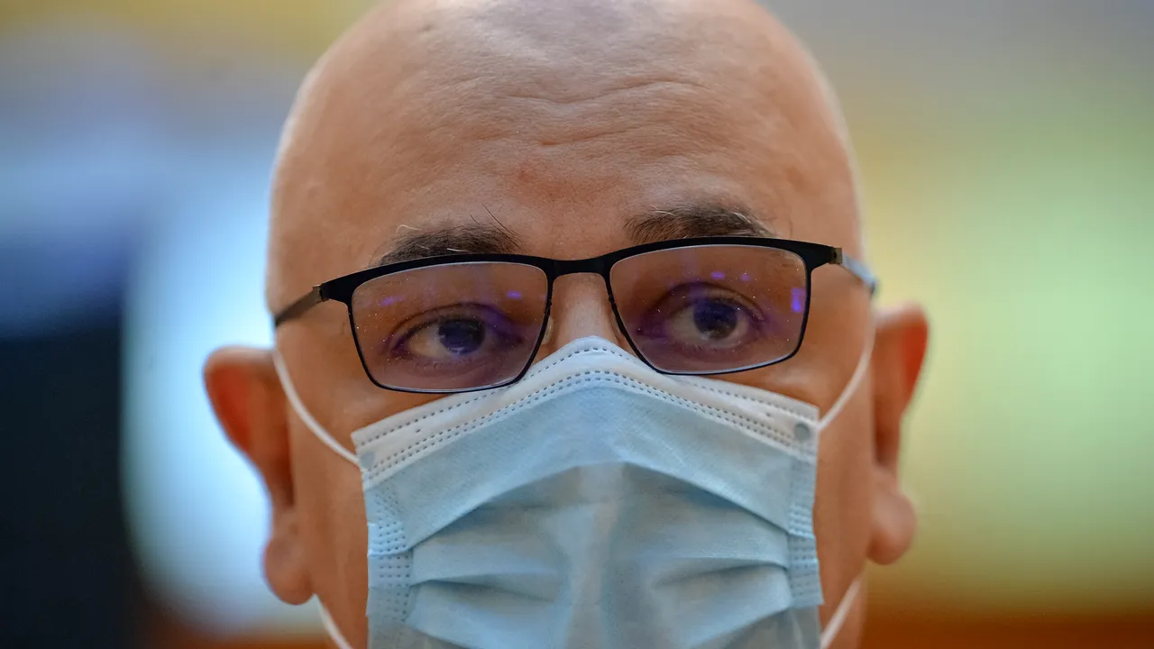 Arafat: Sâmbătă ne ducem către 900 de infectări noi în 24 de ore/ Toate secţiile ATI-Covid sunt pline în Capitală