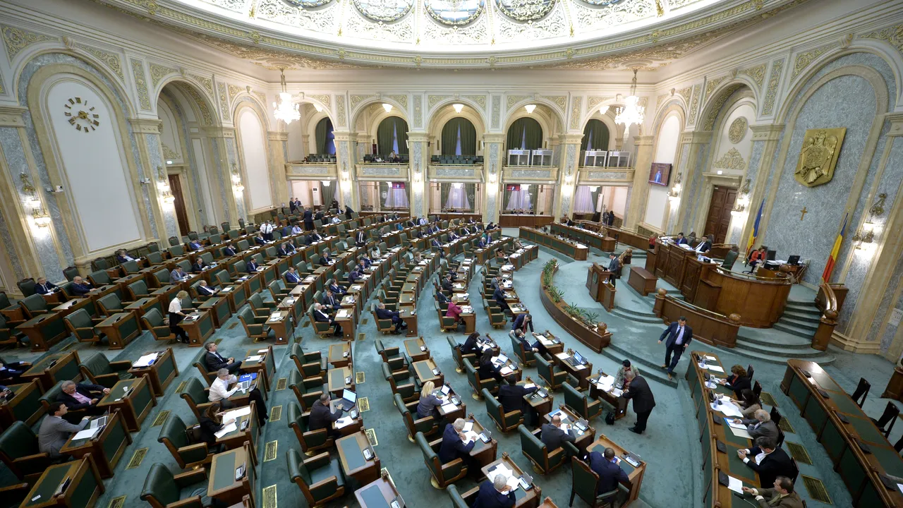 Senatul a adoptat tacit proiectul privind dezincriminarea unor fapte de corupţie