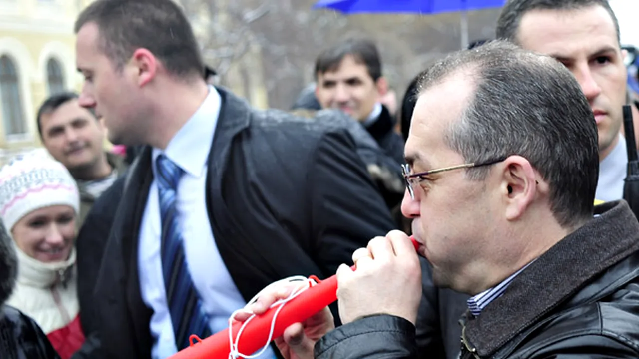 Boc, în mijlocul sindicaliştilor care pichetează sediul Guvernului