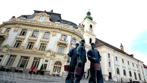 Al treilea emir ca importanţă din Emiratele Arabe participă la prezentarea piesei sale la Festivalul de Teatru de la Sibiu