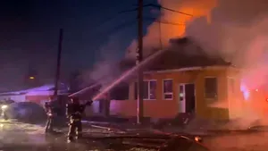 Incendiu în Sectorul 5 al Capitalei. Două persoane au suferit arsuri