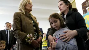 Prima Doamnă a SUA, Jill Biden, s-a întâlnit cu refugiaţi ucraineni în estul Slovaciei