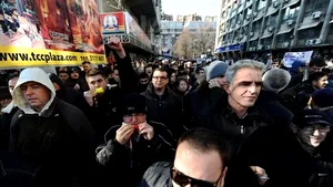 Mii de manifestanţi macedoneni cer demisia Guvernului