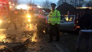 Femeie de 60 de ani, lovită de o maşină în timp ce traversa neregulamentar