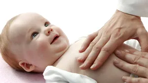 STUDIU: Medicamentele europene pentru bebeluşi conţin aditivi potenţial periculoşi