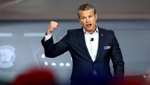 Pete Hegseth critică forțele navale britanice la scurt timp după anunțul vizitei Regelui Charles în SUA