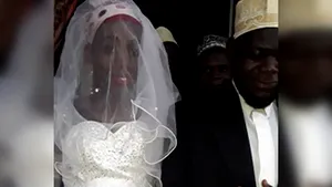 La două săptămâni după nuntă, un bărbat a descoperit că soţia lui - pe care a dat două capre, zahăr şi sare -  este bărbat | FOTO