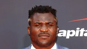 Luptătorul UFC Francis Ngannou a fost diagnosticat cu COVID-19