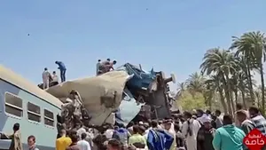 VIDEO Accident feroviar grav în Egipt. Cel puţin 32 de morţi şi peste 60 de răniţi, după ce două trenuri de călători s-au ciocnit