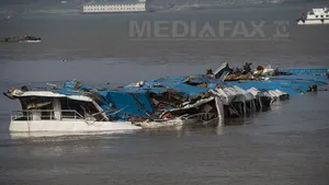 Echipele de intervenţie au recuperat 396 de cadavre de la bordul navei răsturnate în China - FOTO