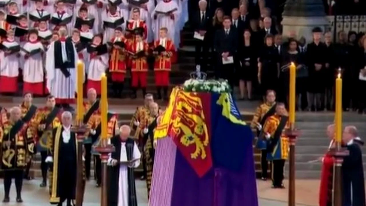 Sicriul reginei a ajuns la Palatul Westminster, unde rămâne până în ziua înmormântării