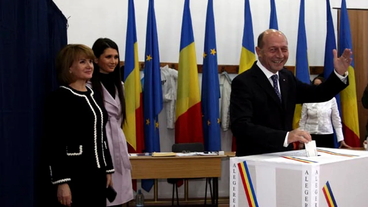 Băsescu la vot: Să fie cu noroc! - VIDEO