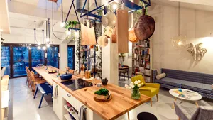 Spaţiile mici de evenimente, un nou business: „Iniţial era o bucătărie de teste, dar acum ţinem team-buildinguri şi petreceri private“
