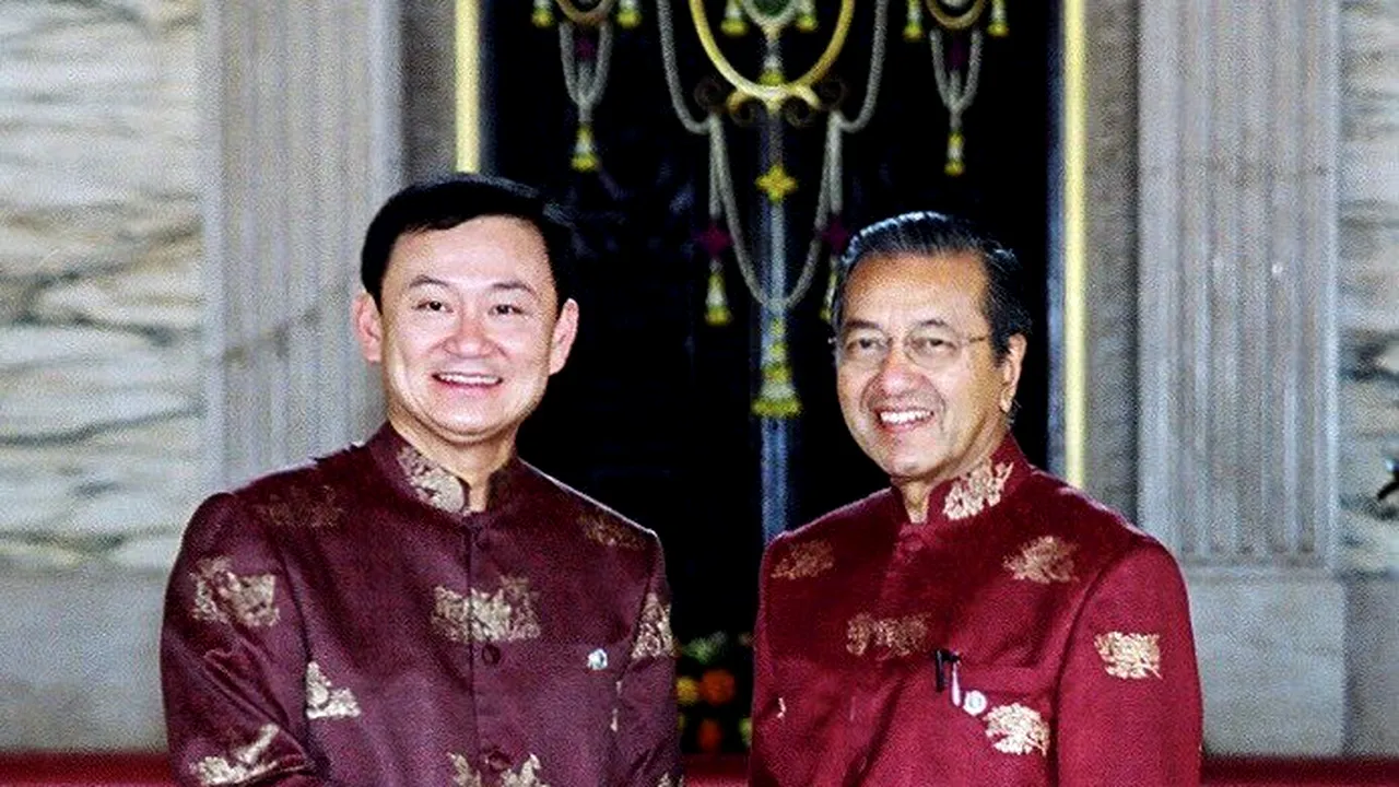 Thaksin, fostul premier thailandez încarcerat, spitalizat după întoarcerea din exil