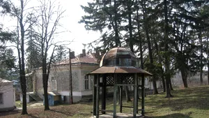 Fiul Principesei Ileana a României şi al arhiducelui de Habsburg, trimis în judecată pentru distrugerea conacului din Poieni | FOTO