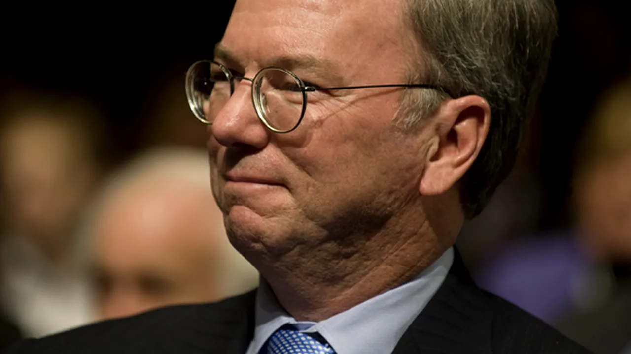 Eric Schmidt: Natura disruptivă a activităţii Google creează inamici, Guvernele ne supraveghează