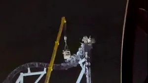 Blocaţi timp de 6 ore în cel mai înalt roller coaster din Belgia