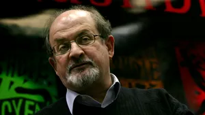 Salman Rushdie ar putea scrie o carte despre viaţa sub un ordin religios (Galerie Foto)